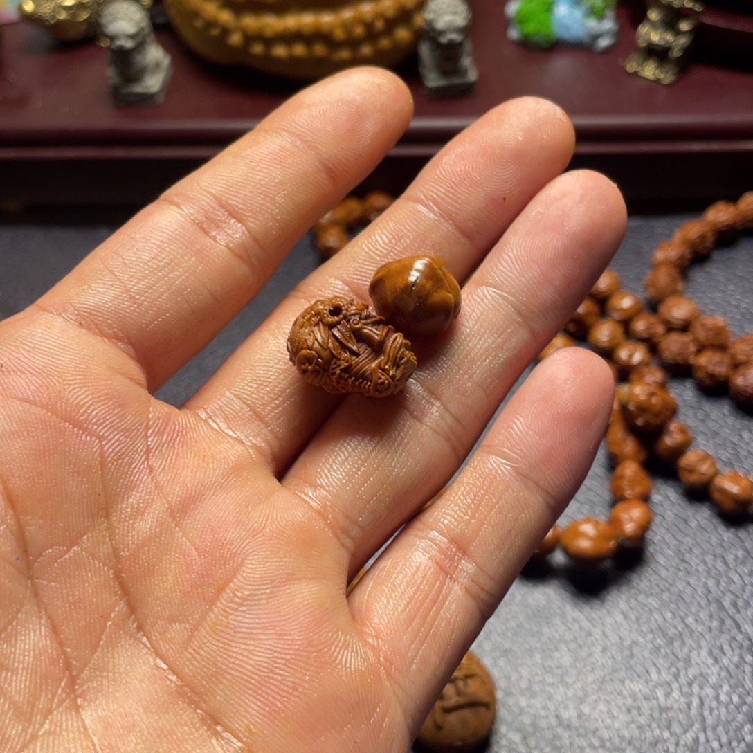 发***豆龙纹桃核雕刻三通