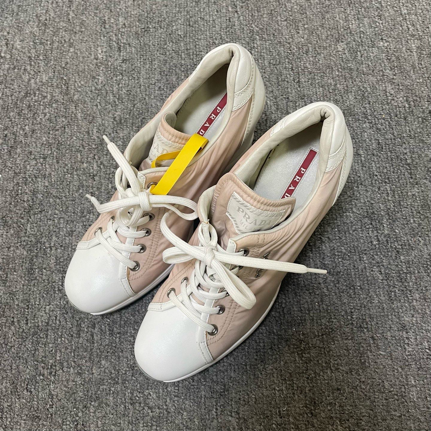 95新 Prada/普拉达 细带坡跟休闲鞋 36.5码/13270