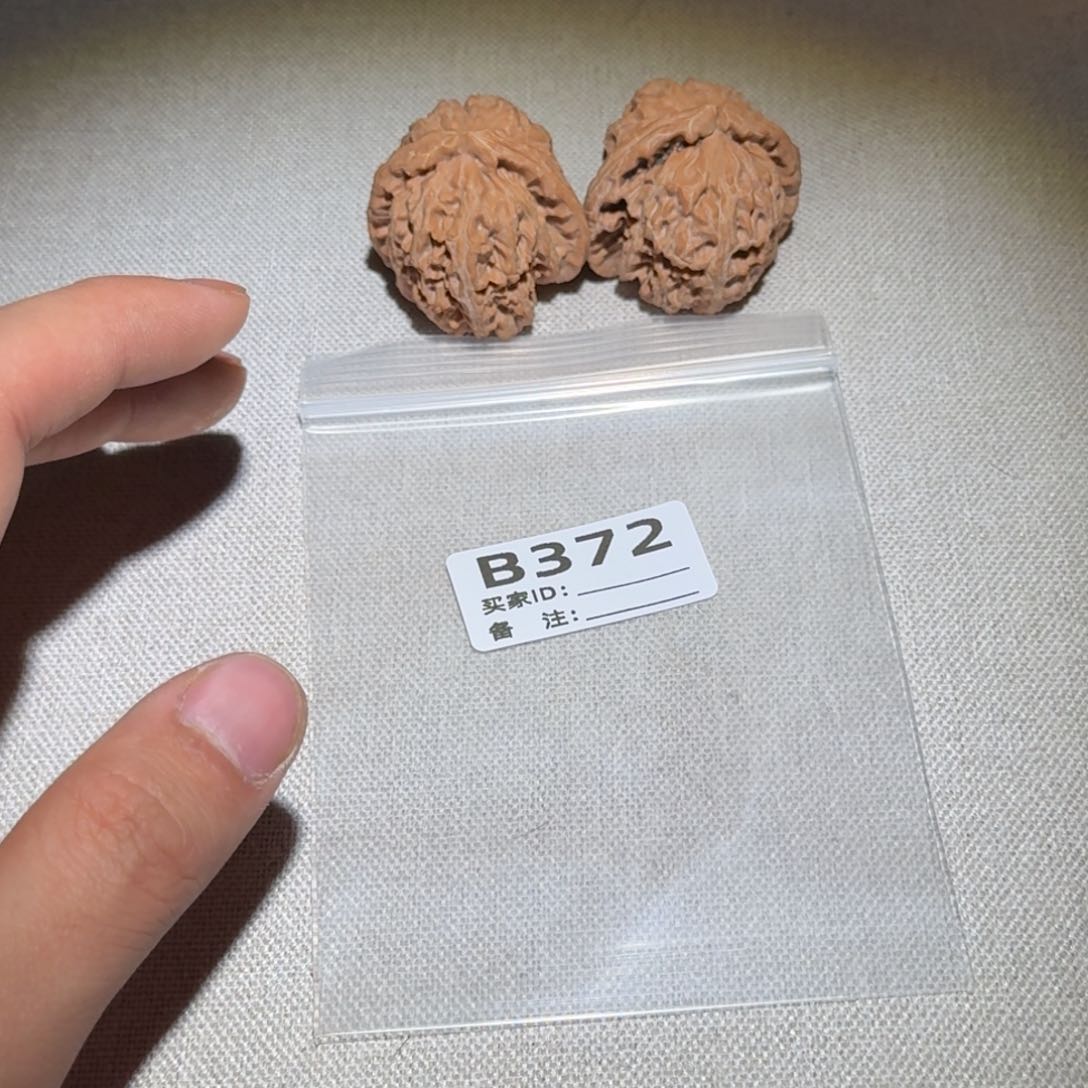 文玩核桃吊坠白狮子372