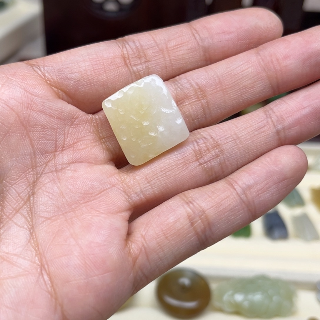 我***乐和田玉未镶嵌珠宝半成品