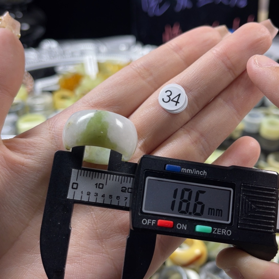 蛇纹石玉未镶嵌戒指