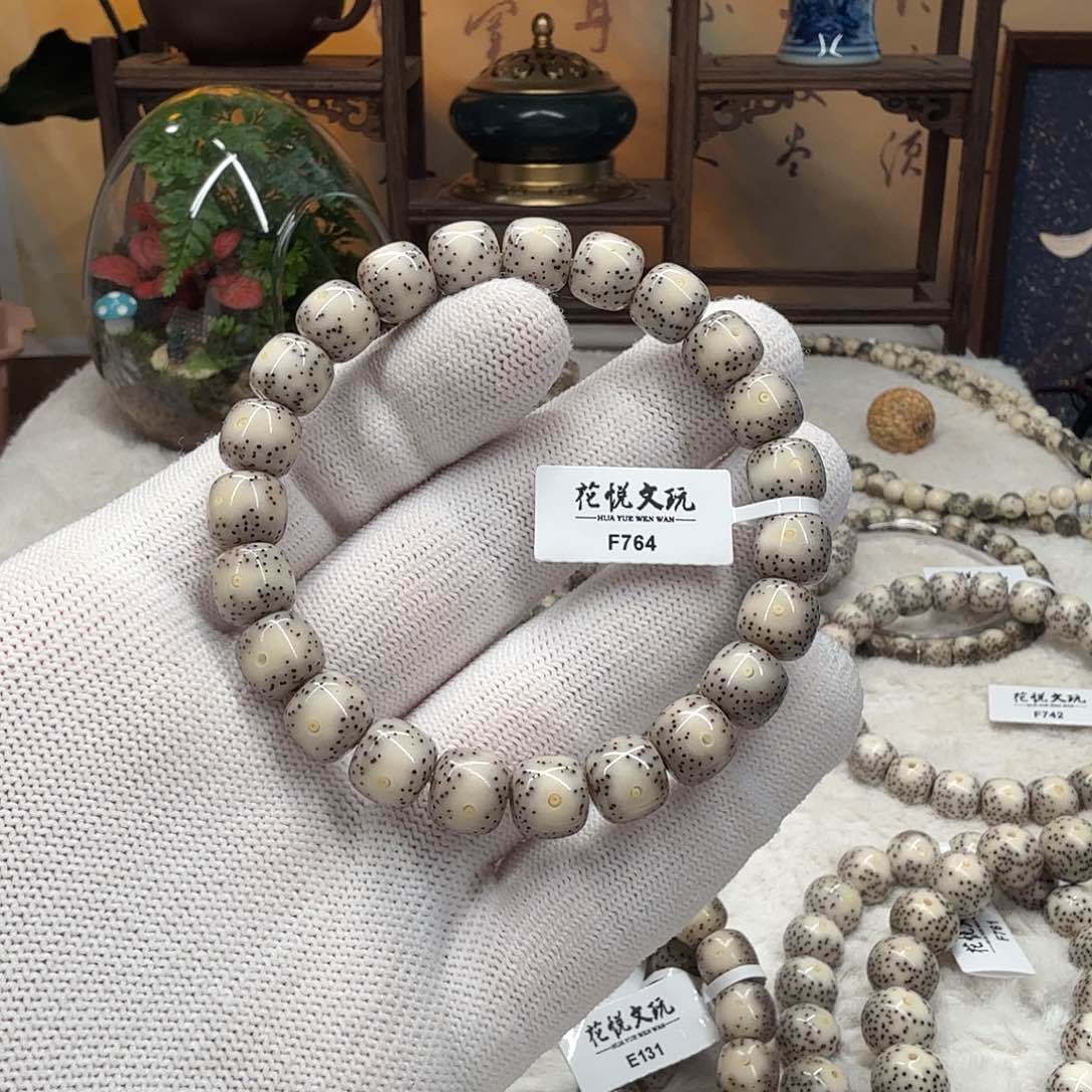星月菩提吊坠10x9 白糯冰双留白F764
