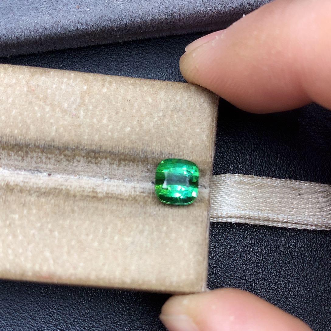 未镶嵌裸石碧玺1.79ct全净