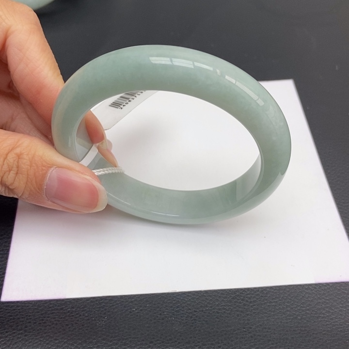 翡翠手镯未镶嵌汪***姐54正圈