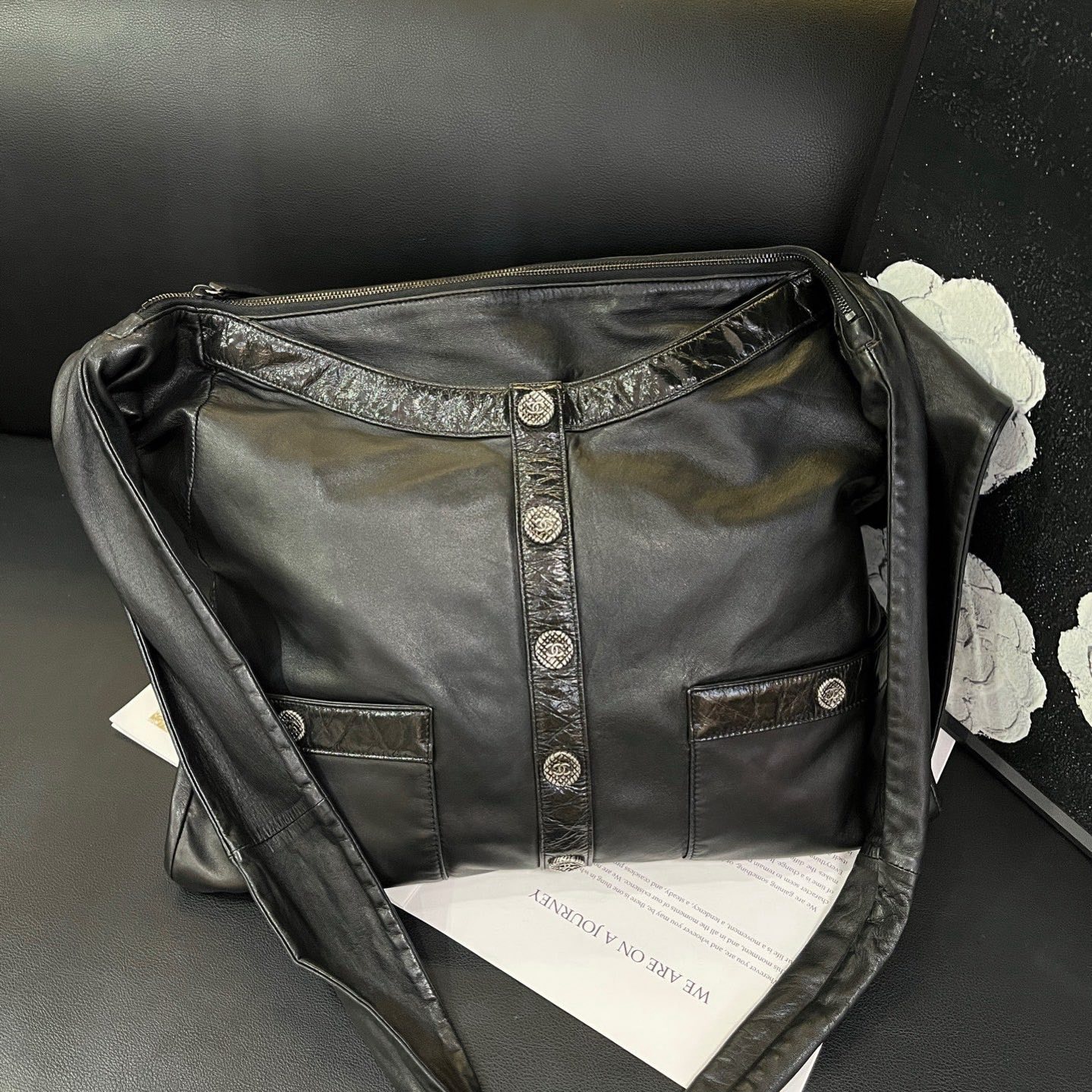 95新 Chanel/香奈儿 黑银秀款衣服包有标无卡20开B3489