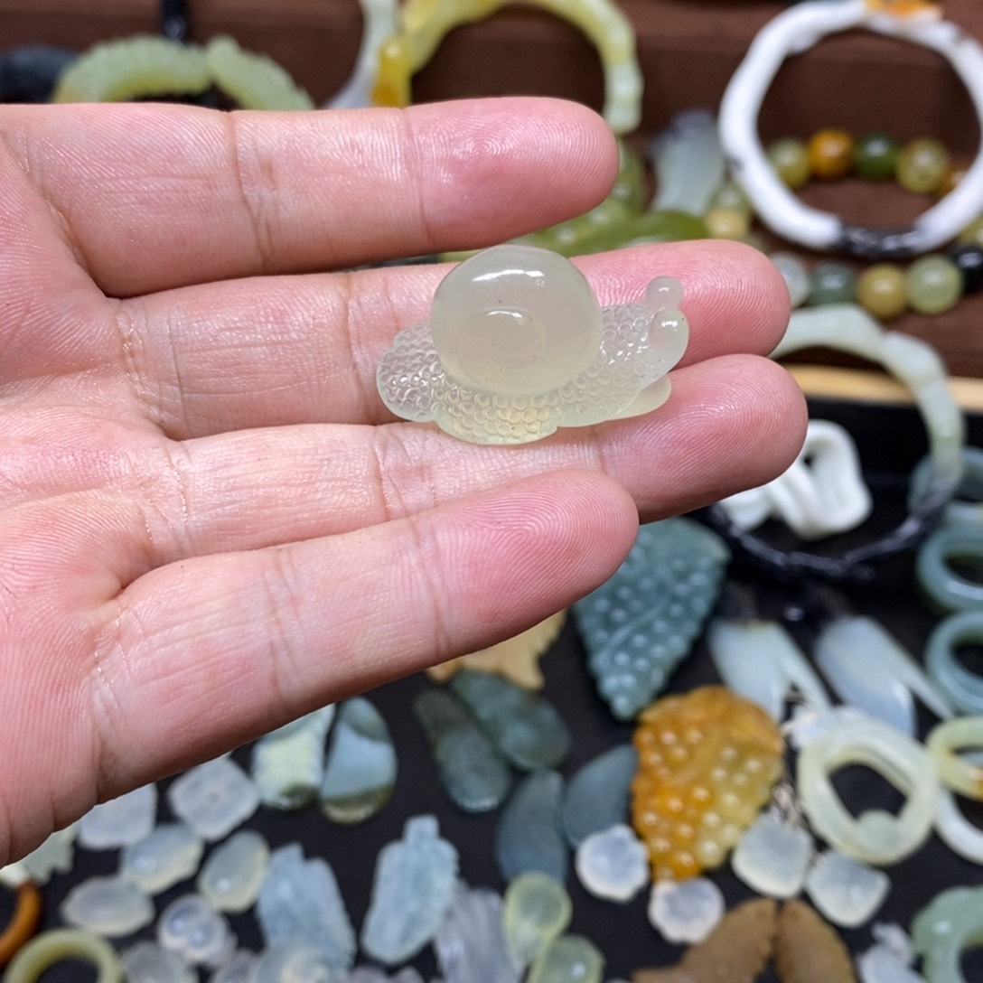 蛇纹石玉吊坠(赠链)未镶嵌