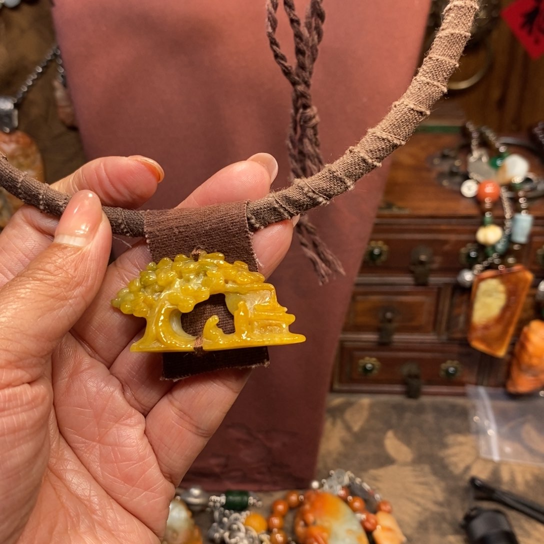 翡翠吊坠(赠链)未镶嵌