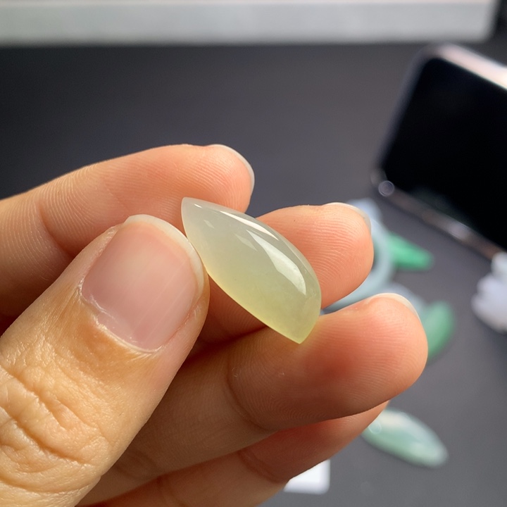 定制翡翠未镶嵌随型