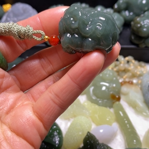 颈饰未镶嵌和田玉（糖玉）