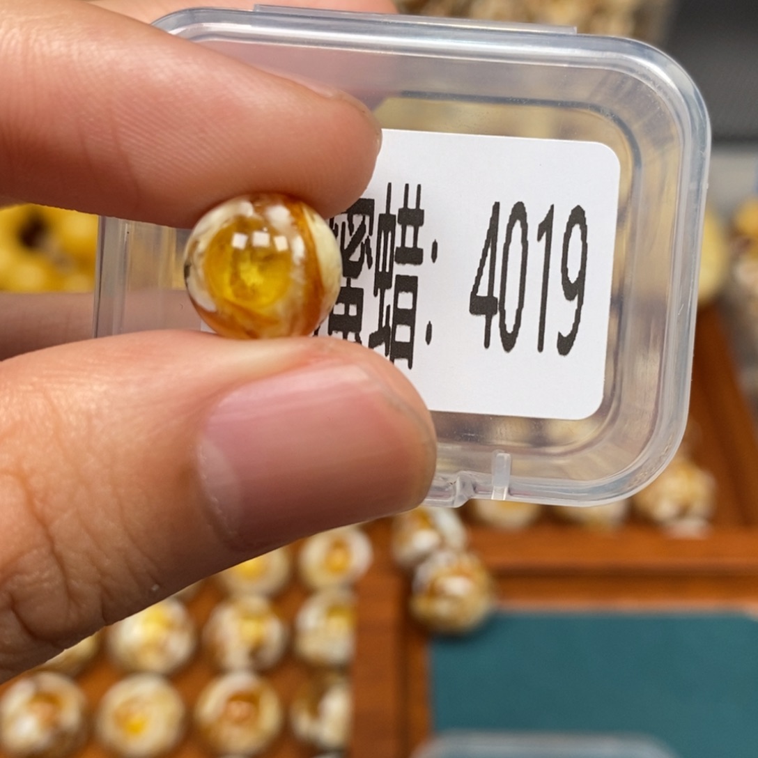 蜜蜡未镶嵌珠宝奇石4019