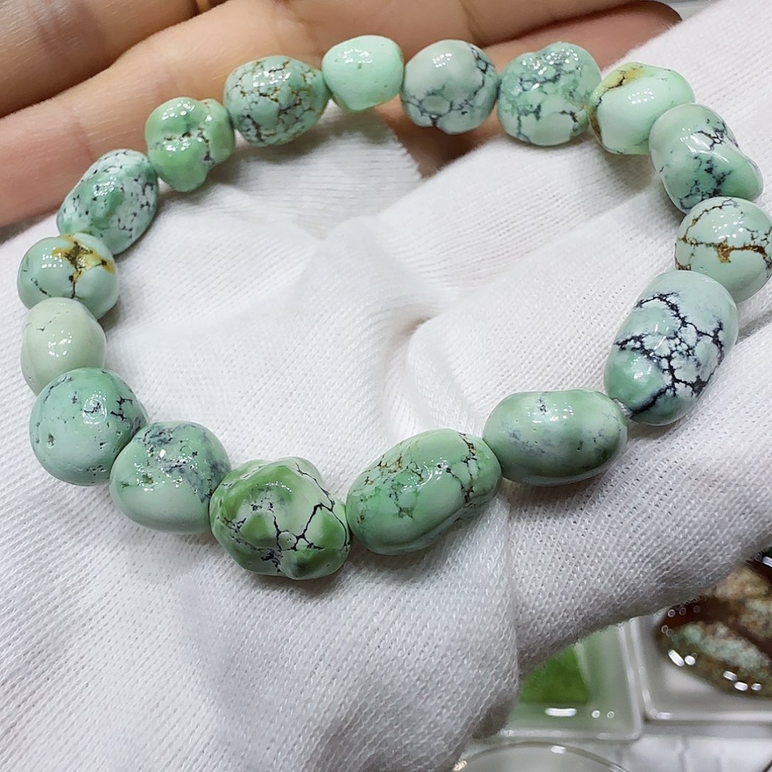 未镶嵌绿松石原矿绿松石