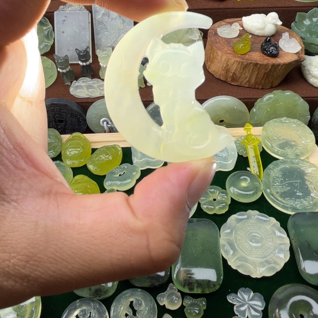 未镶嵌蛇纹石玉颈饰