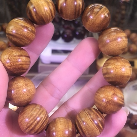 L***K男女老少通用款金丝楠木2.0手串