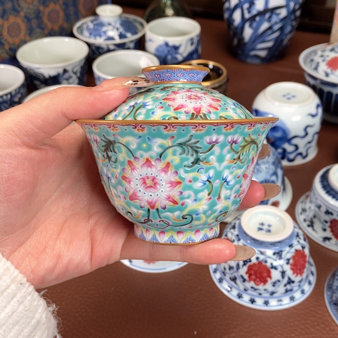 溢珍绿釉花卉盖碗