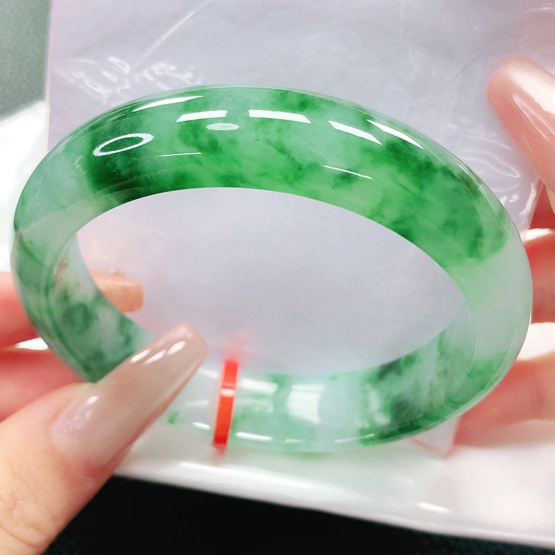 翡翠手镯未镶嵌57+圈