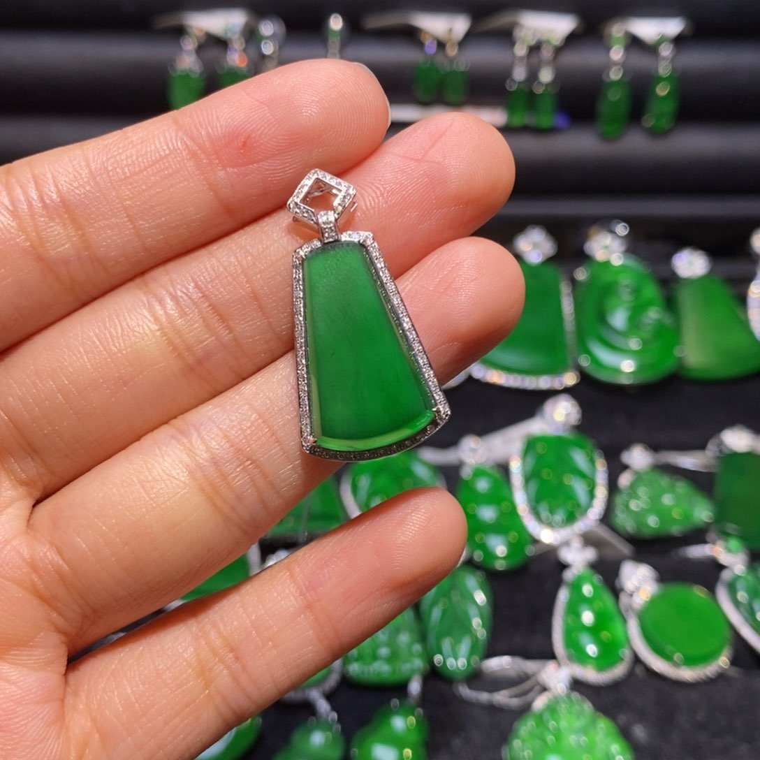 翡翠18K金镶嵌吊坠(不含链)无事牌