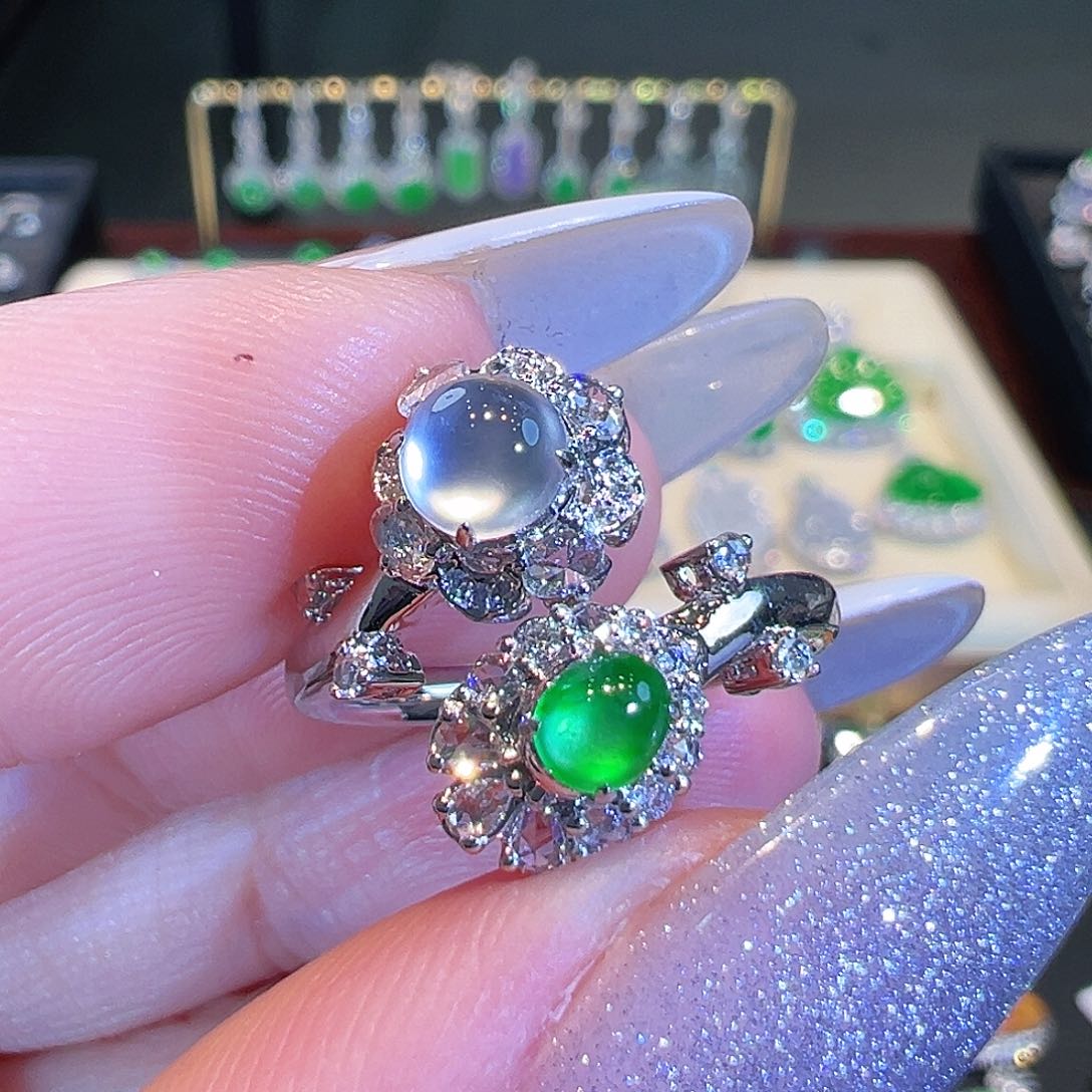 翡翠戒指18K金镶嵌翡翠