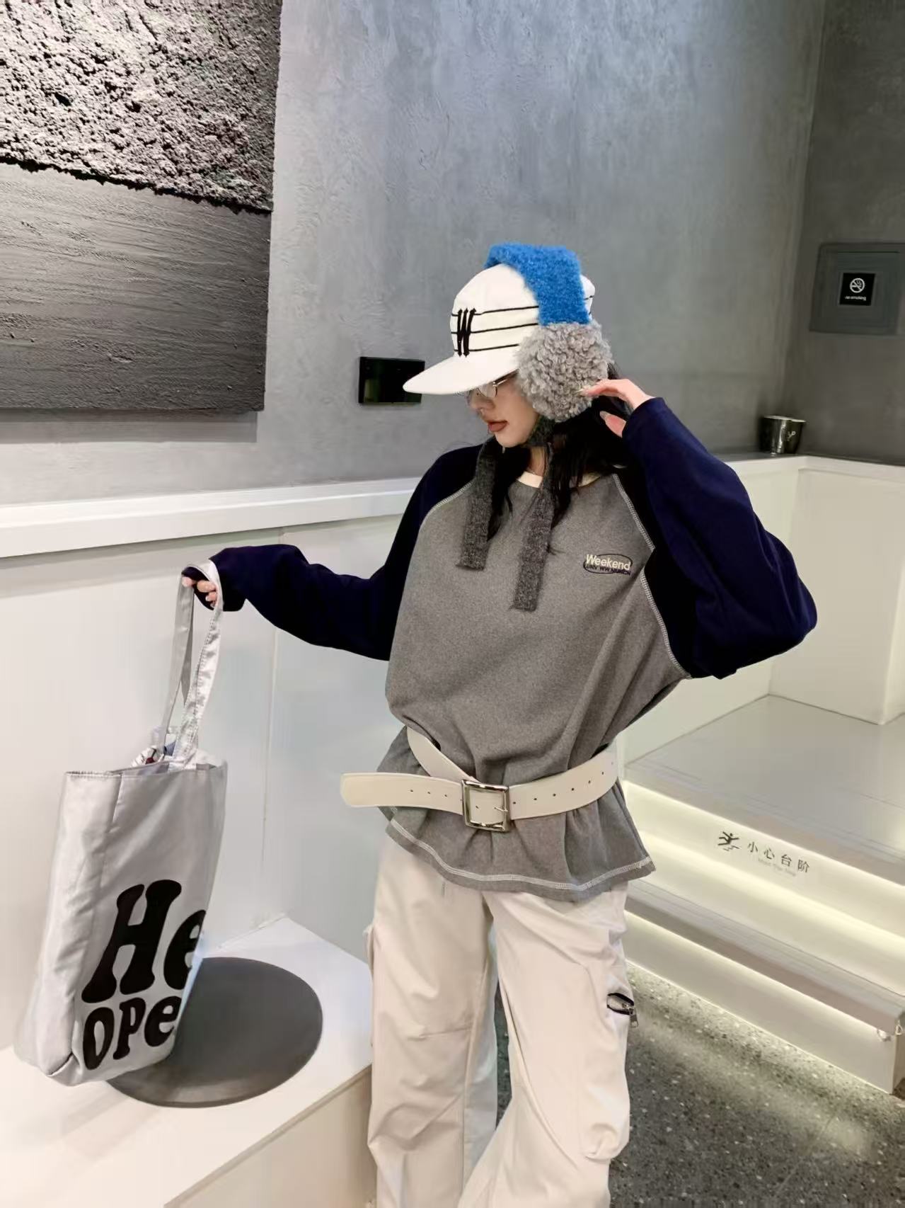 2499刺绣字母女士打底衫