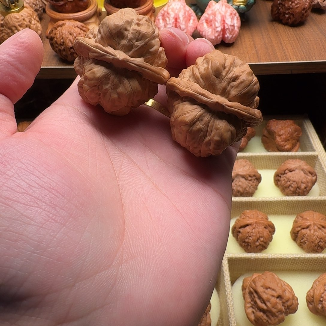 文玩核桃把件蒲*英蛤蟆头