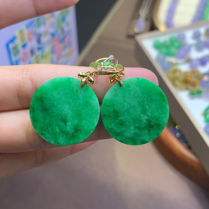 翡翠18K金镶嵌颈饰翡翠