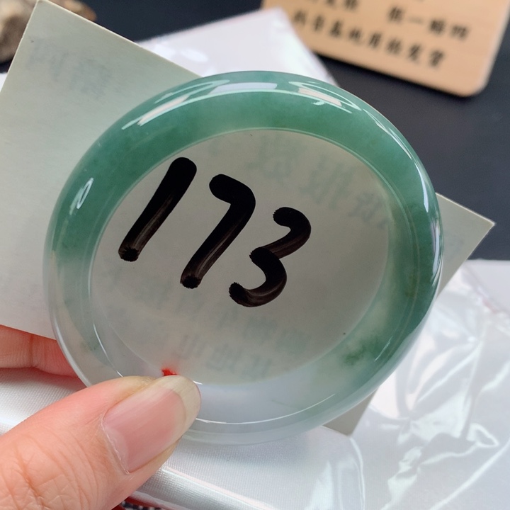 翡翠未镶嵌手镯正