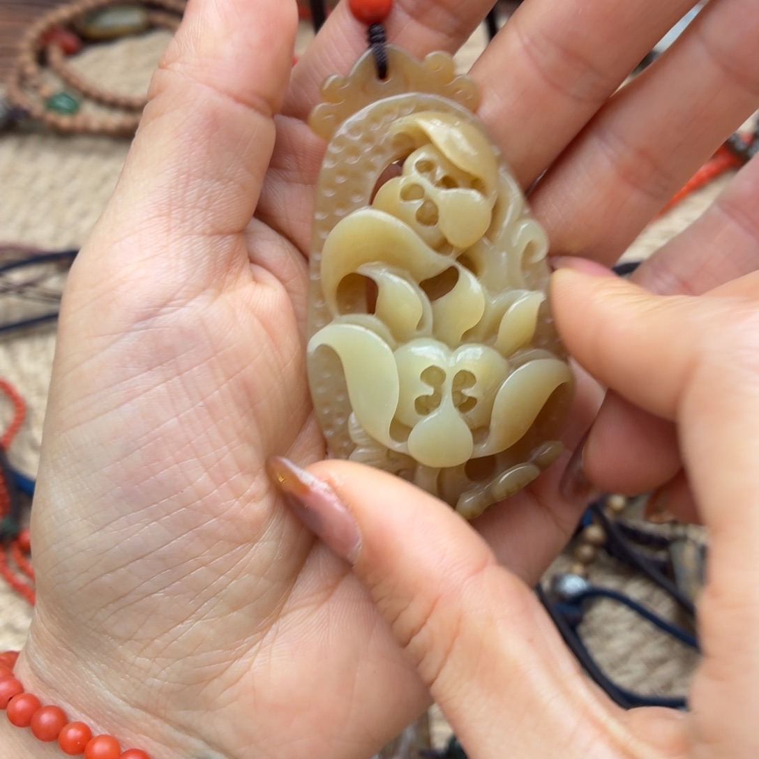 不***见和田玉（糖玉）未镶嵌颈饰