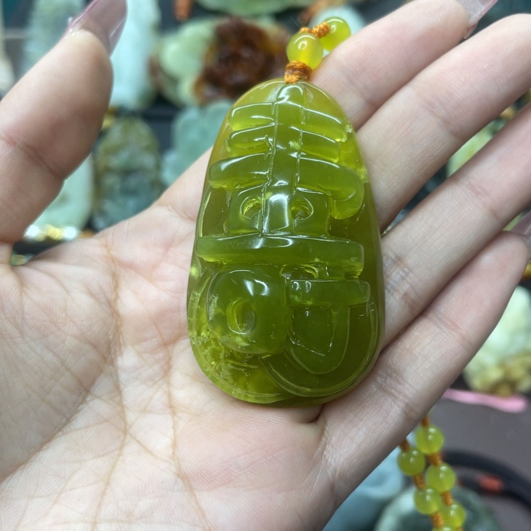 蛇纹石玉颈饰未镶嵌