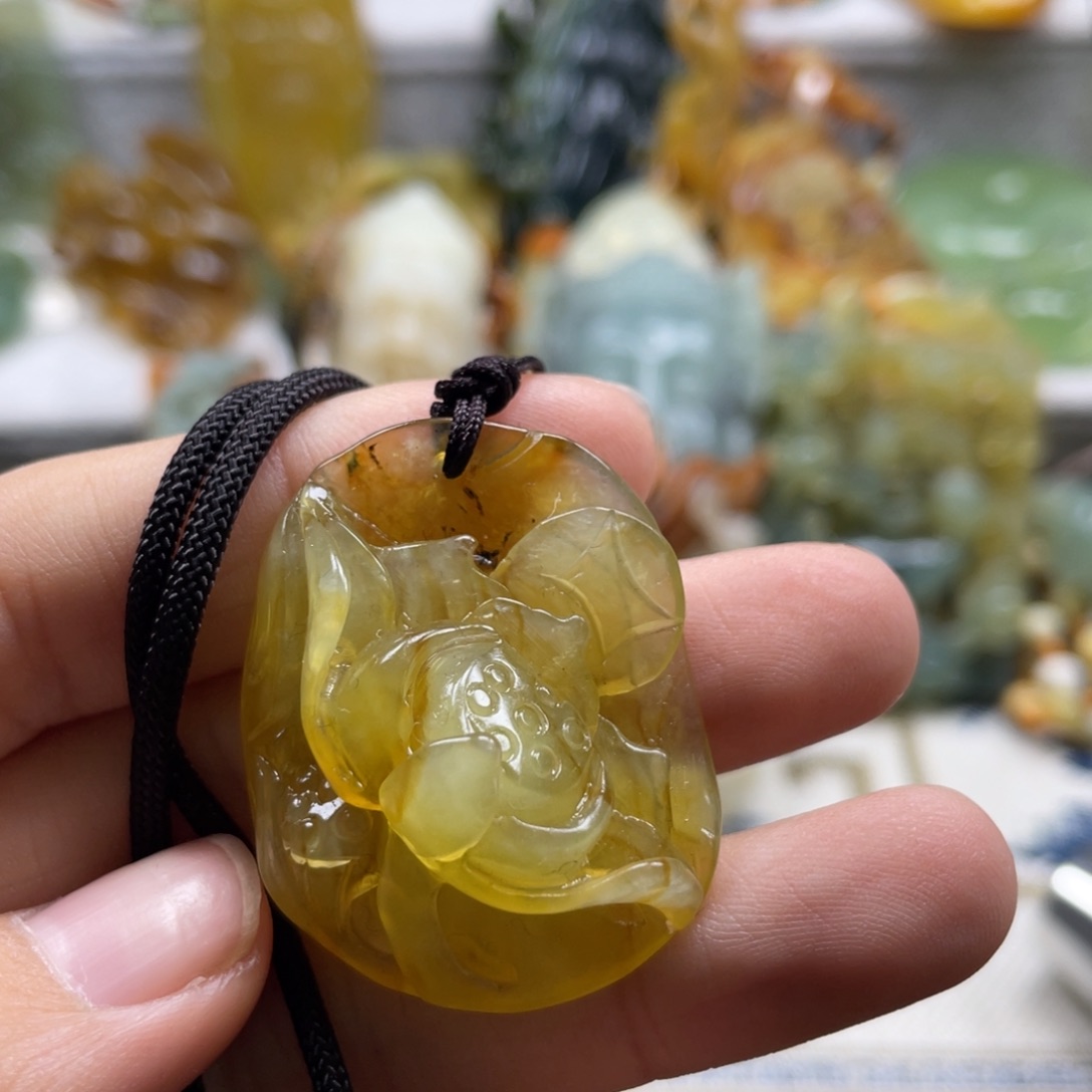 蛇纹石玉颈饰未镶嵌