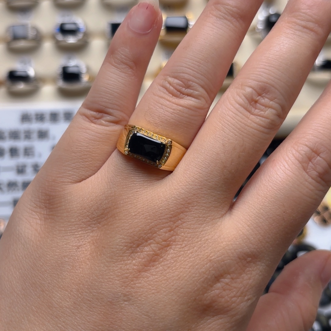 翡翠戒指18K金镶嵌缅甸翡翠