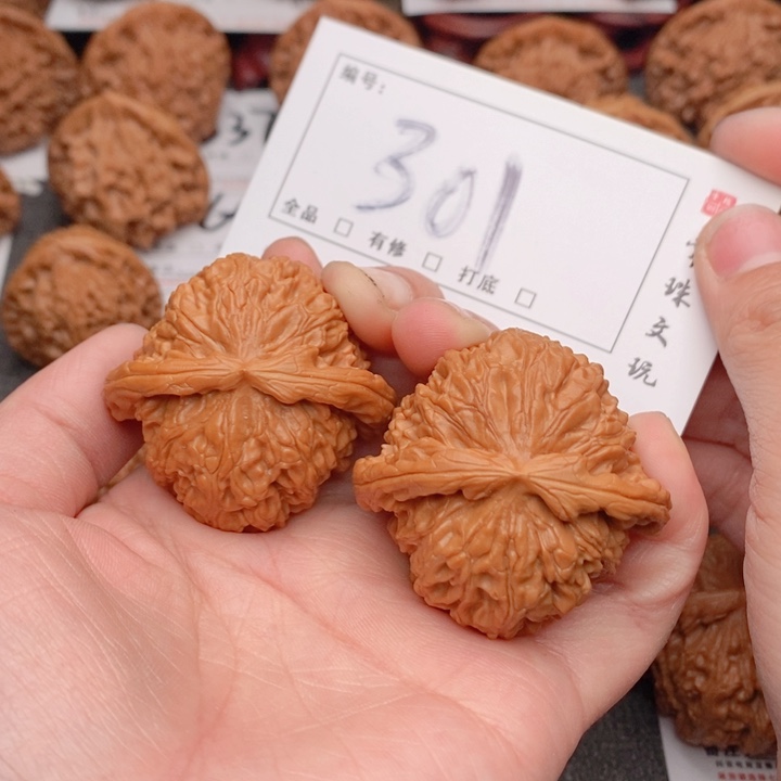 文玩核桃吊坠44白狮子301