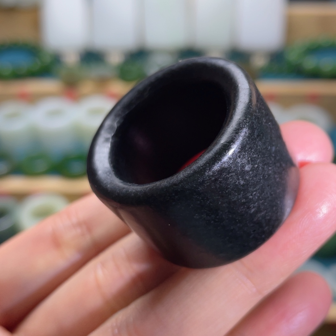 和田玉未镶嵌戒指