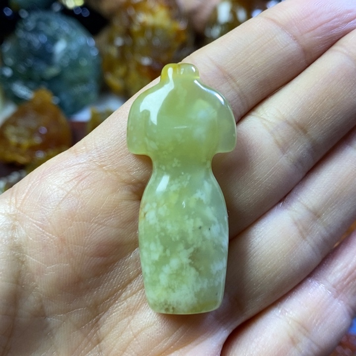 蛇纹石玉颈饰未镶嵌