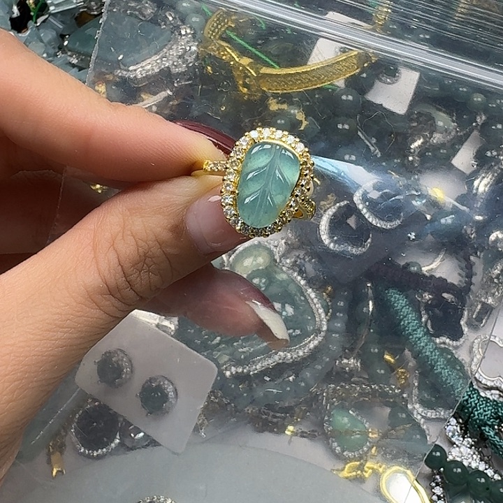 翡翠颈饰未镶嵌翡翠吊坠