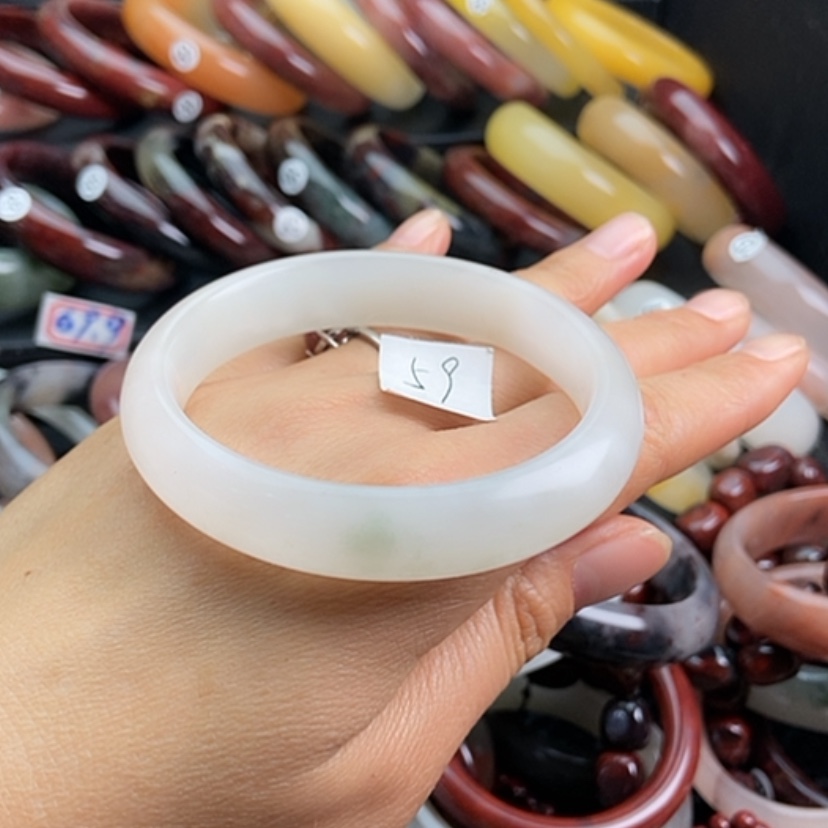 【闪购商品】石英质玉手镯未镶嵌