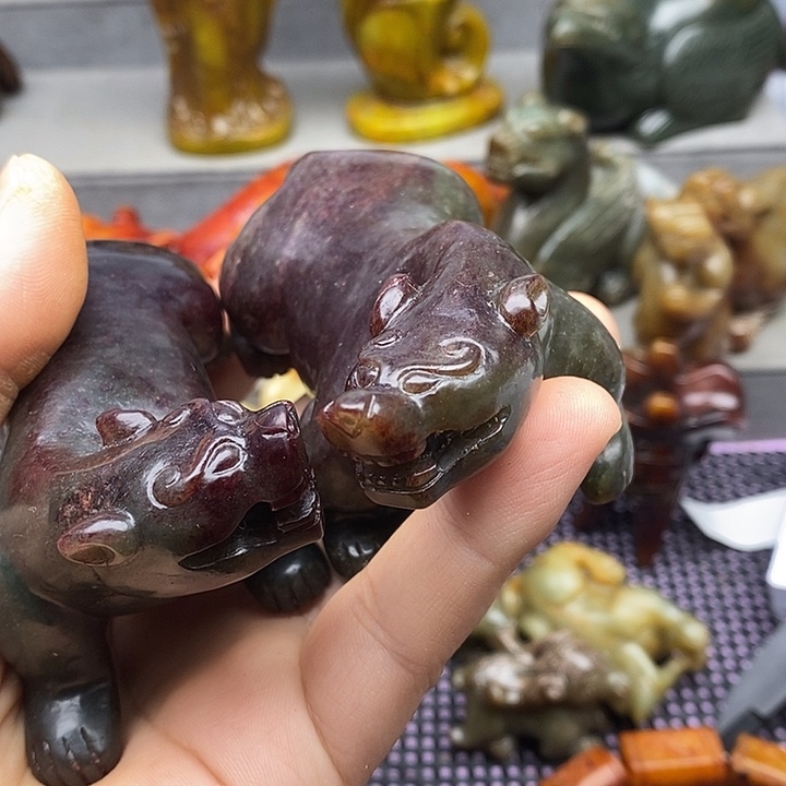 未镶嵌蛇纹石玉颈饰乐*族
