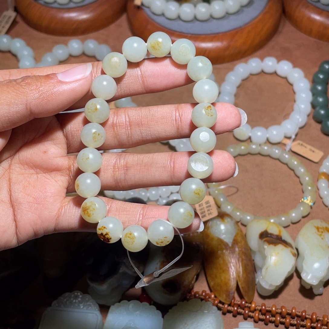 和田玉未镶嵌手串