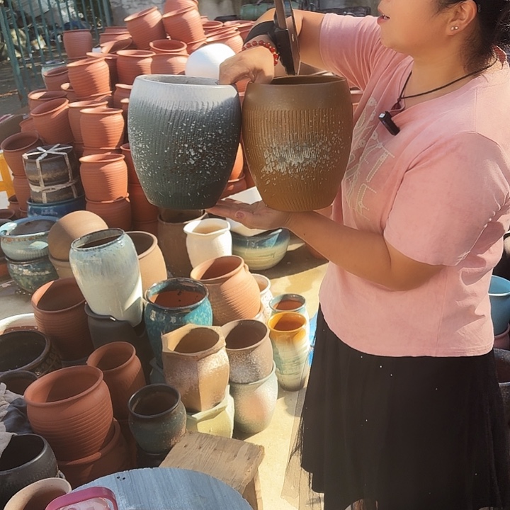 口16高20两个盆子。 