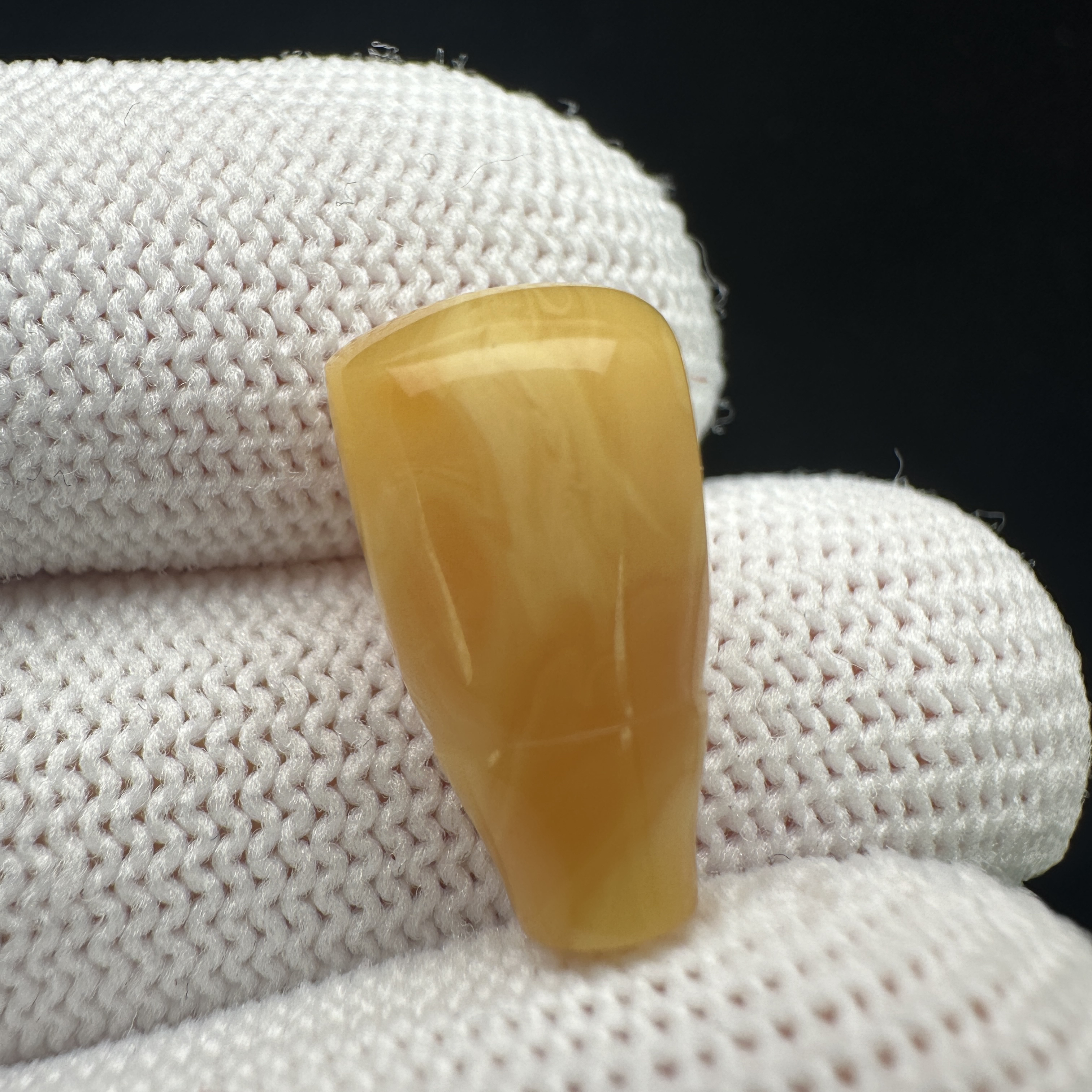 J6658天然原矿蜜蜡 老蜡腰花三通 9.3*17mm 150克价