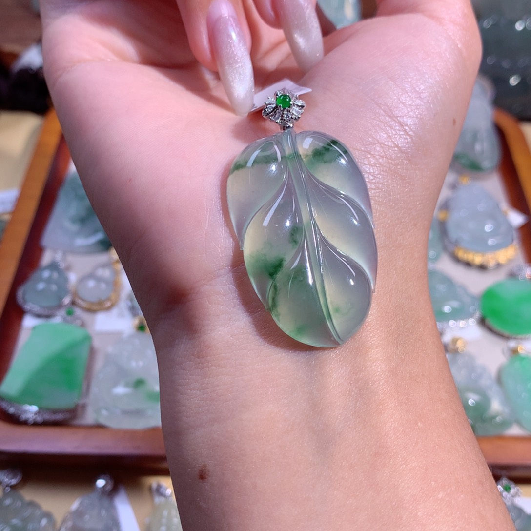 翡翠吊坠(不含链)18K金镶嵌