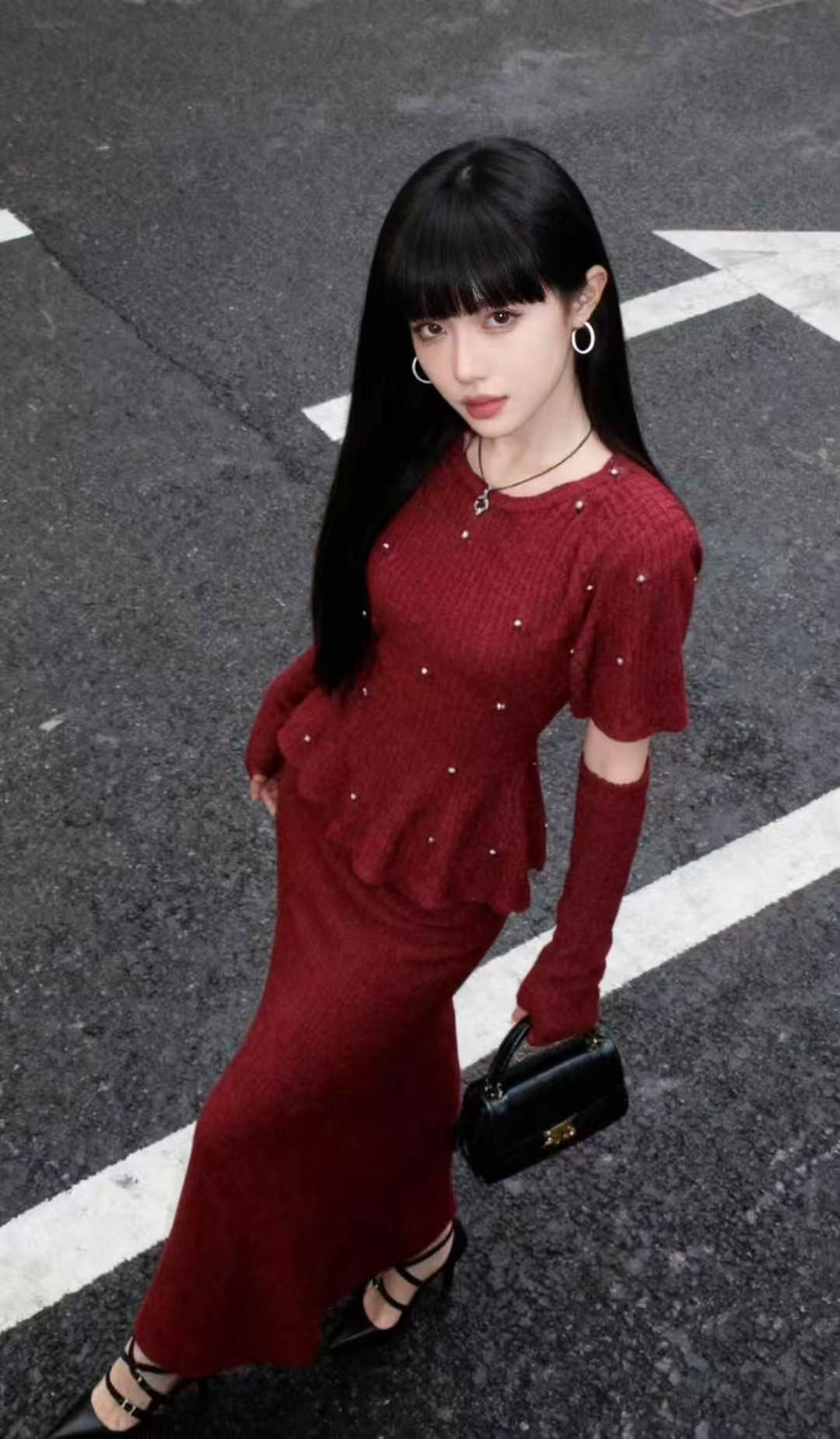 2025年韩系一整套冬季穿搭红色袖套钉珠毛衣半裙大方得体的两件套