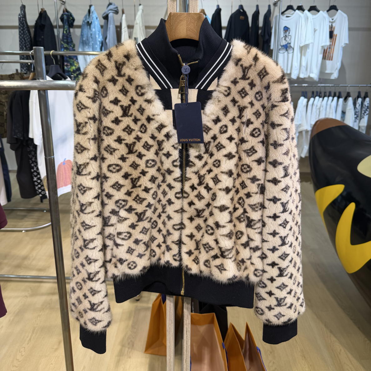 未使用 LouisVuitton/路易威登 LV 老花水貂毛拉链外套 42码/全新