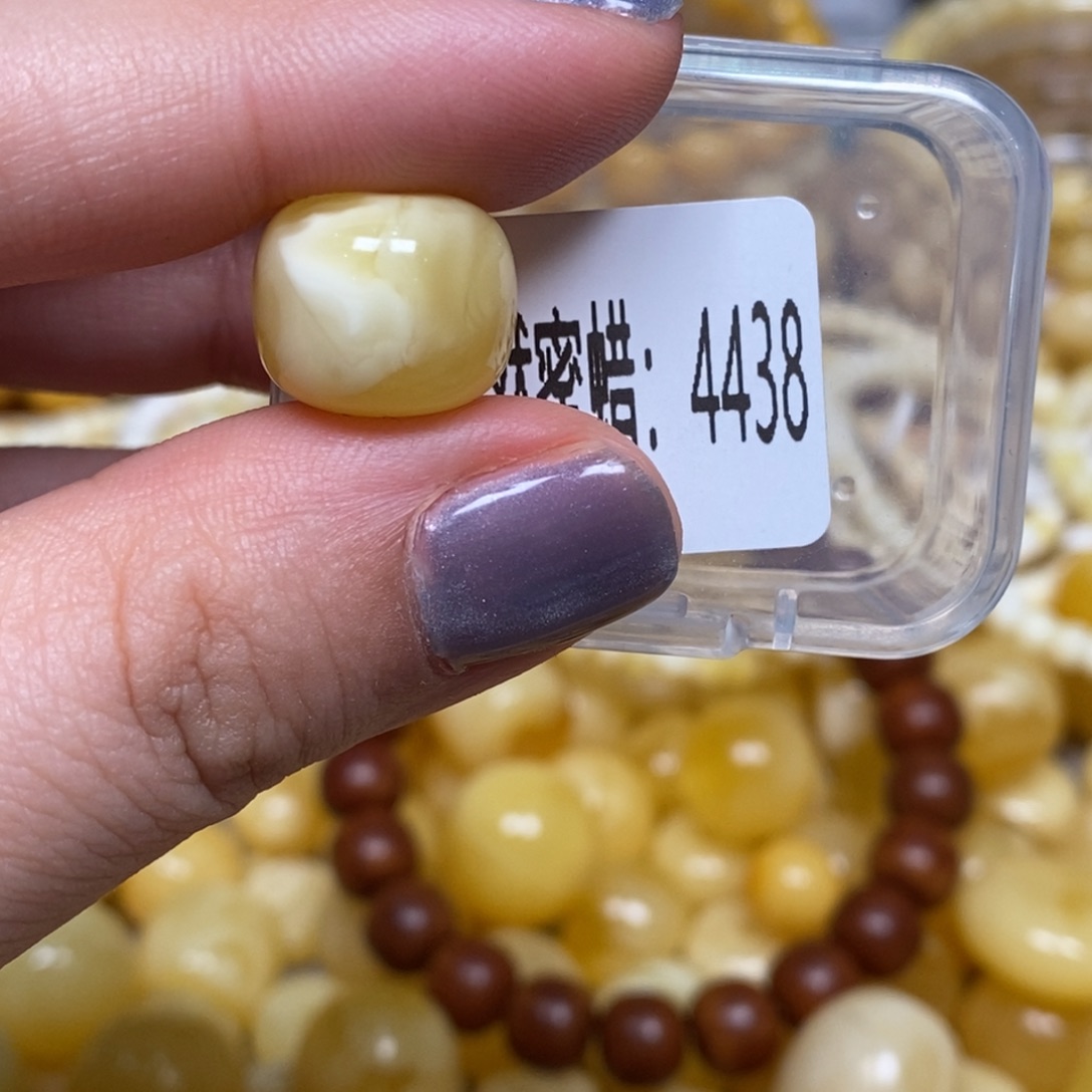 琥珀未镶嵌珠宝奇石4438