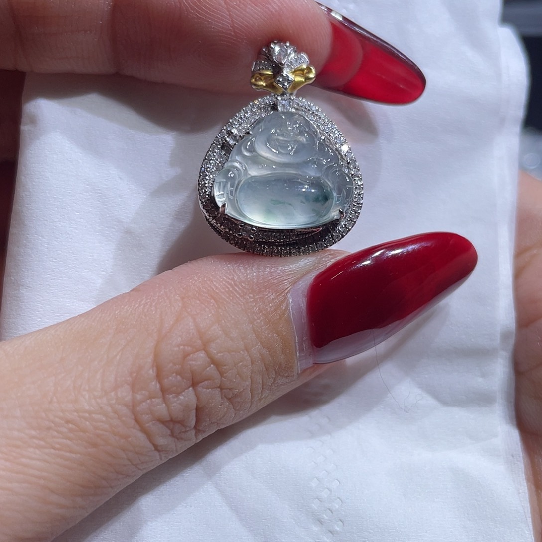 翡翠18K金镶嵌颈饰