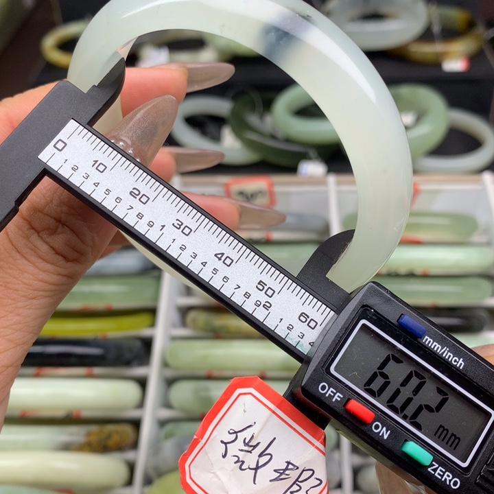 蛇纹石玉未镶嵌手镯901