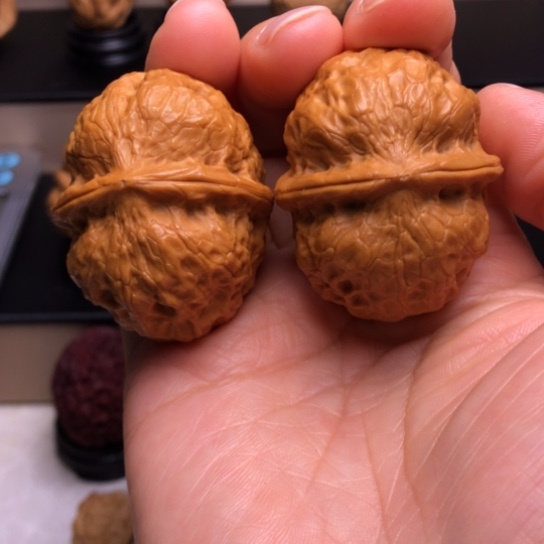 文玩核桃把件粗筋玉罗汉36
