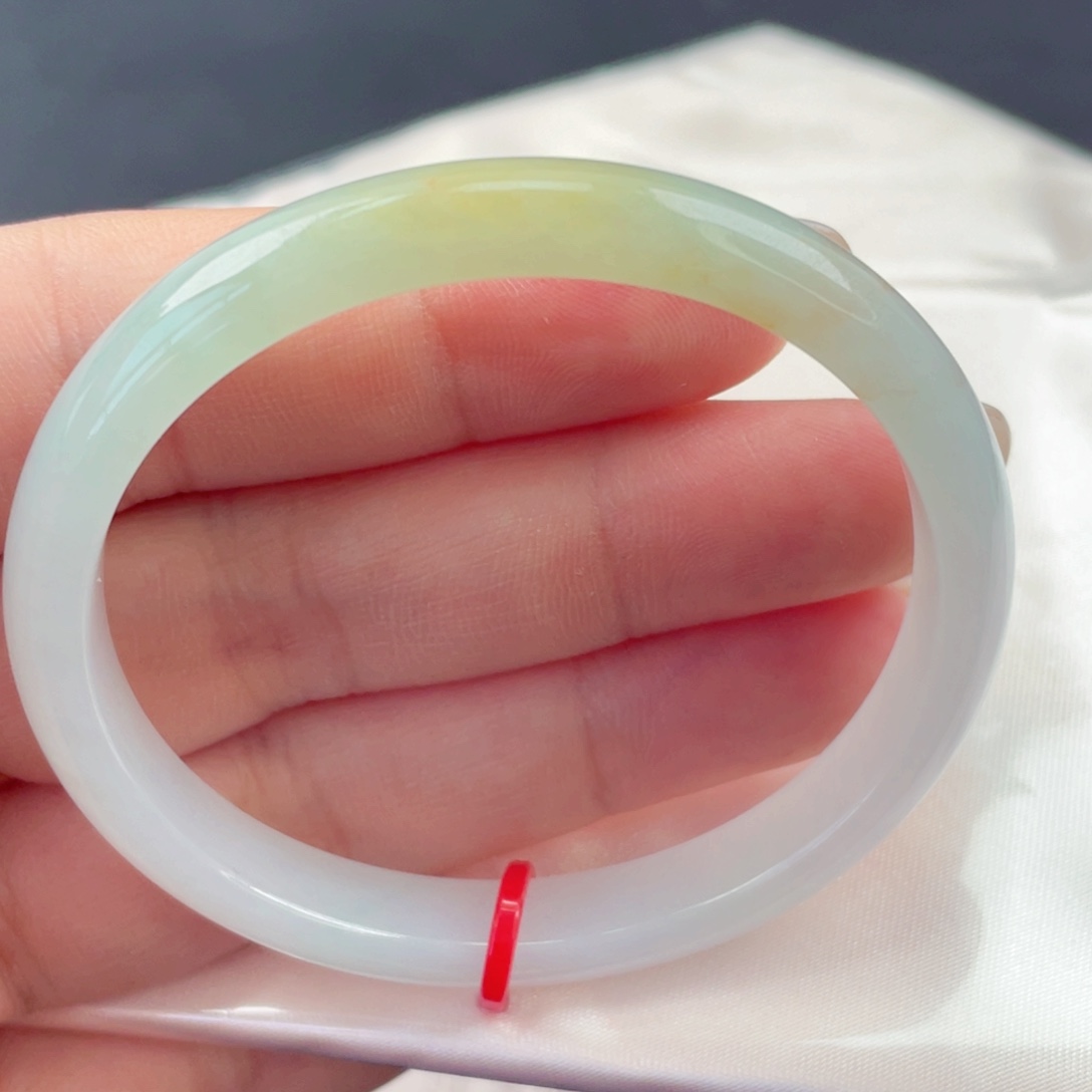 翡翠未镶嵌手镯53贵妃