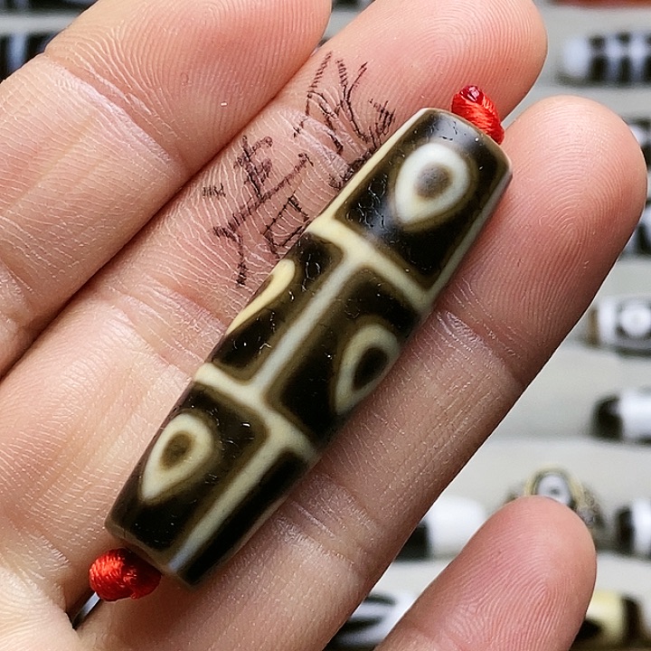 玛瑙/玉髓颈饰未镶嵌安****施