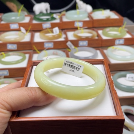 【闪购商品】和田玉手镯未镶嵌