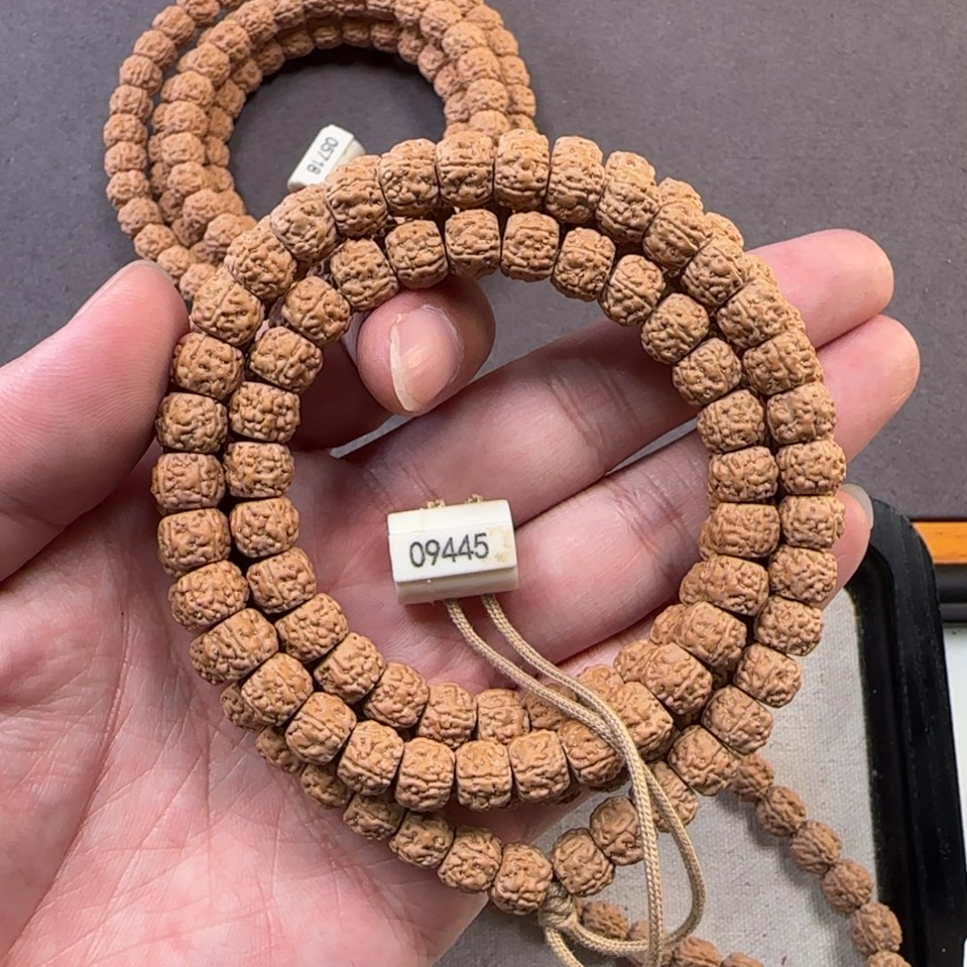 ****生金刚菩提吊坠黄点龙