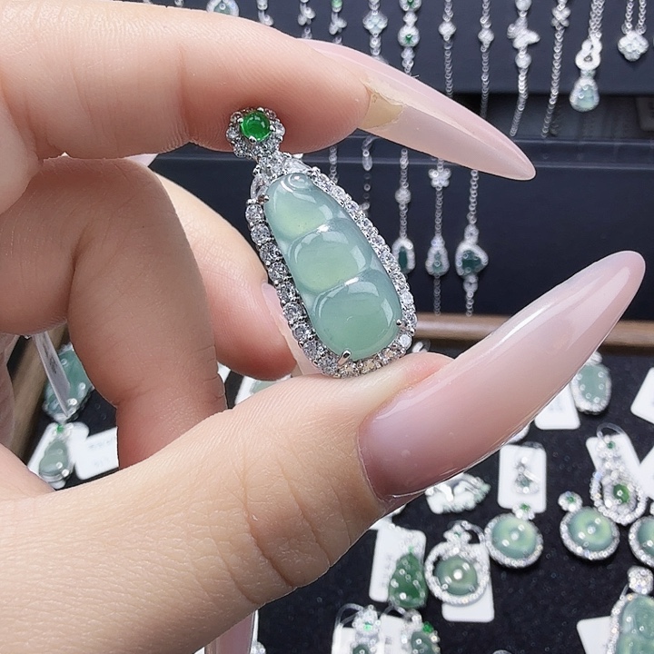 陈***～翡翠未镶嵌颈饰翡翠